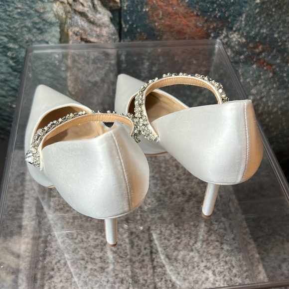 Badgley Mischka Theory Pumps - Picture 12 of 14